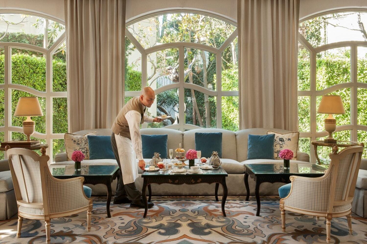Beverly Hills Happy Trails: 01. Caviar & Bubbly