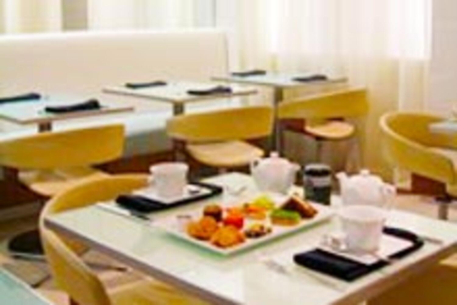 Café at Saks Fifth Avenue SnAKS