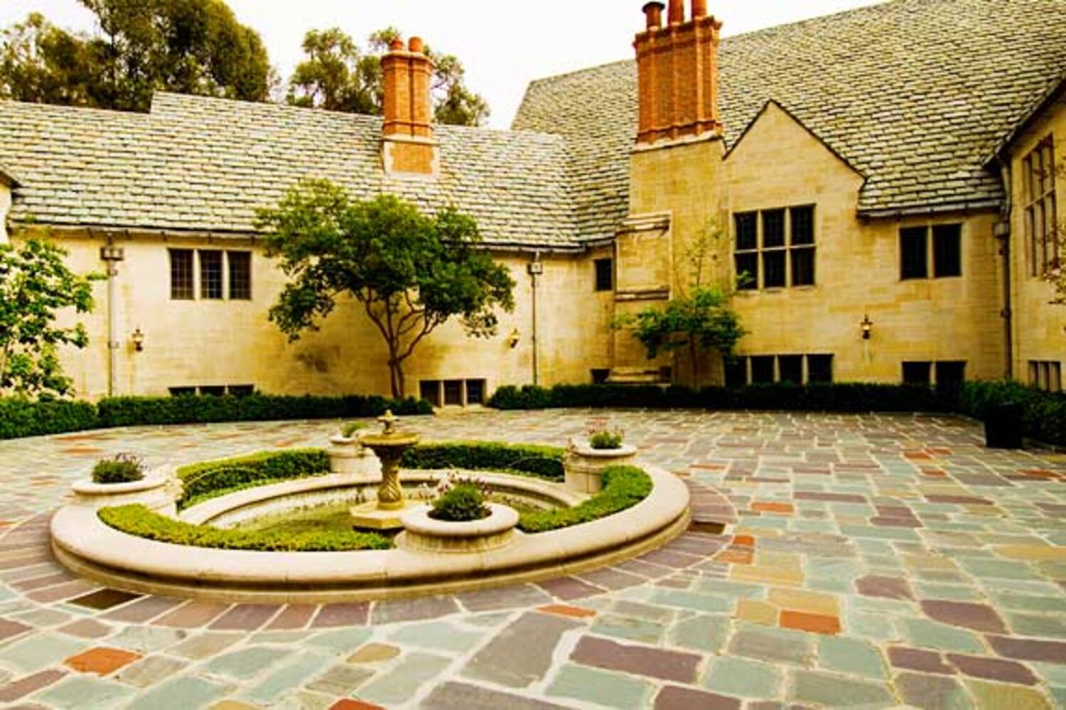 Shakespeare in the Courtyard at Greystone Mansion