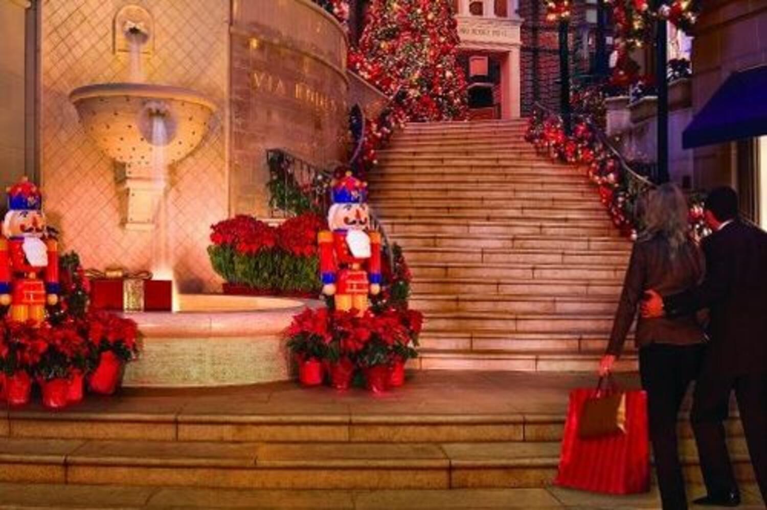 Live Holiday Music at Two Rodeo