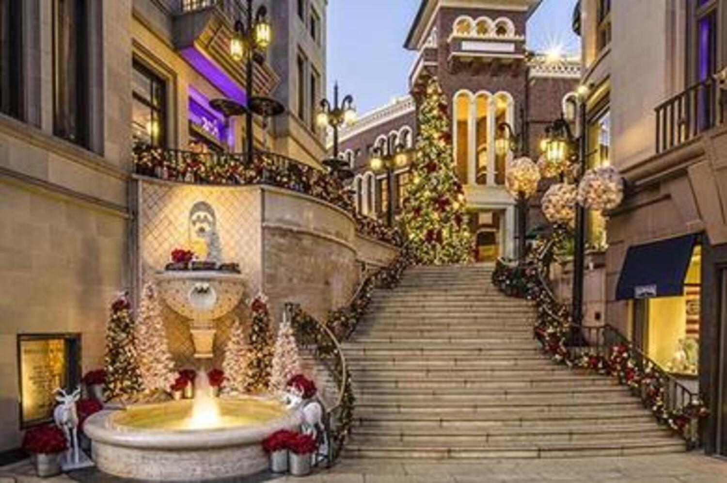 Live Holiday Music at Two Rodeo