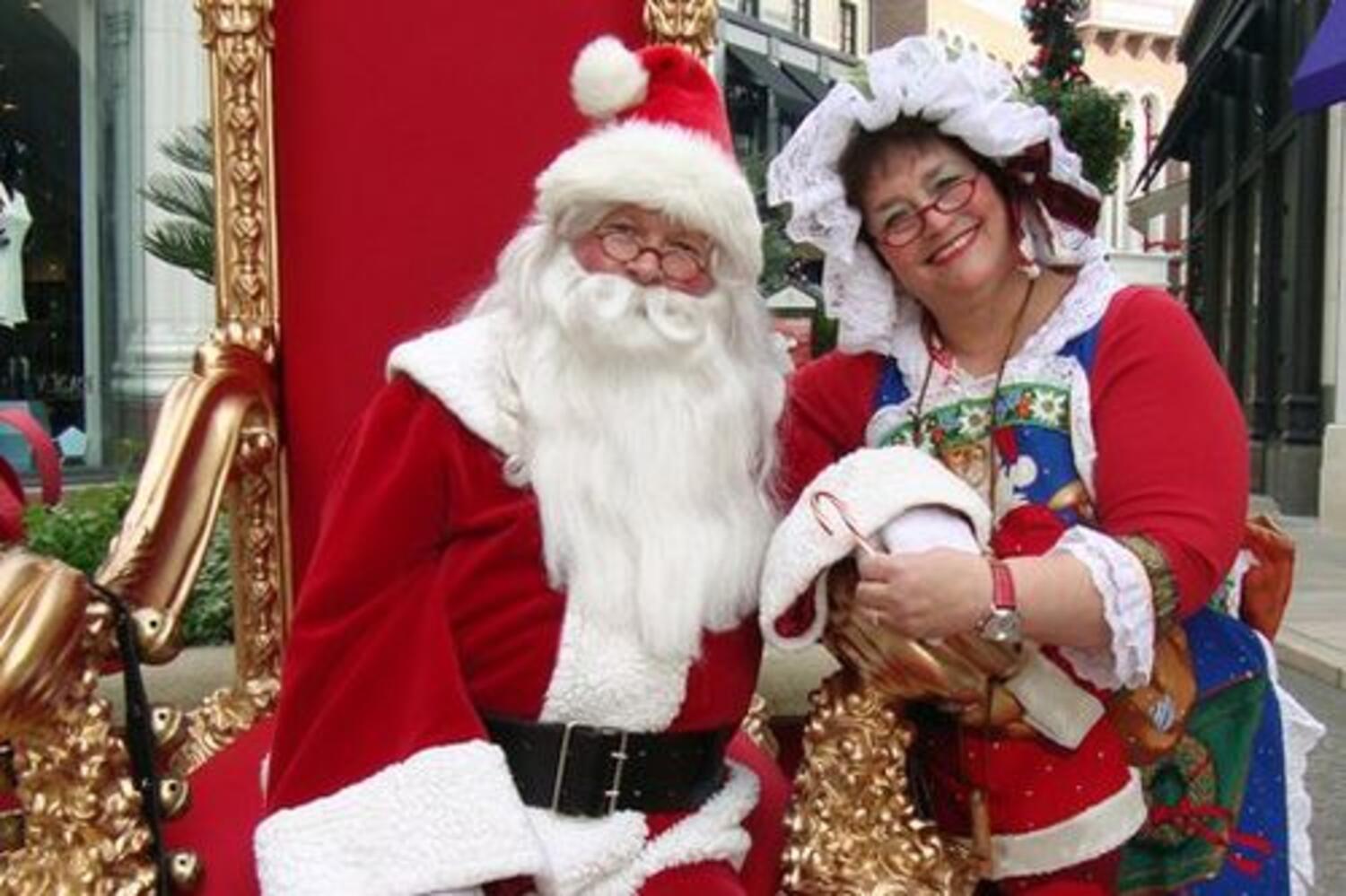 Santa at the Beverly Hills Visitor Center wk3