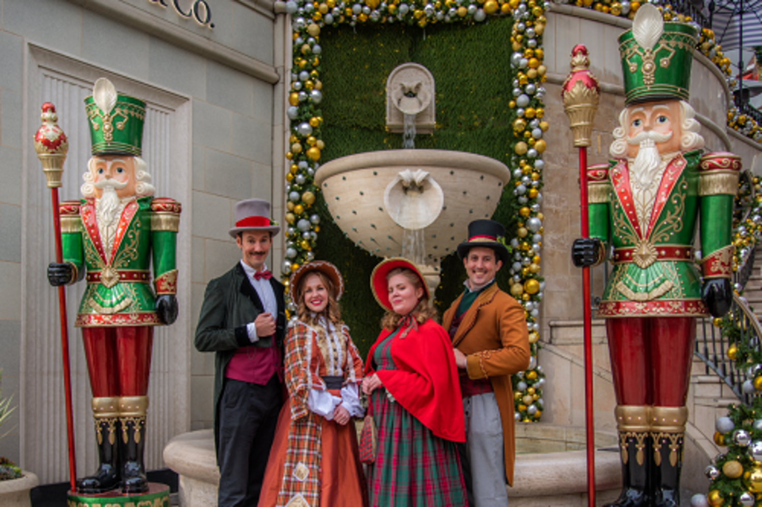 Strolling Carolers at Two Rodeo - Dec. 18 - 23, 2022