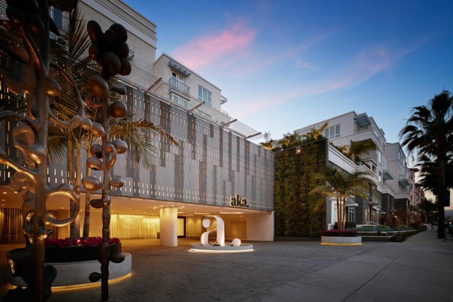 Full-Service Hotel or Extended Stay? Your Guide to Finding <br> the Right Accommodation in Beverly Hills