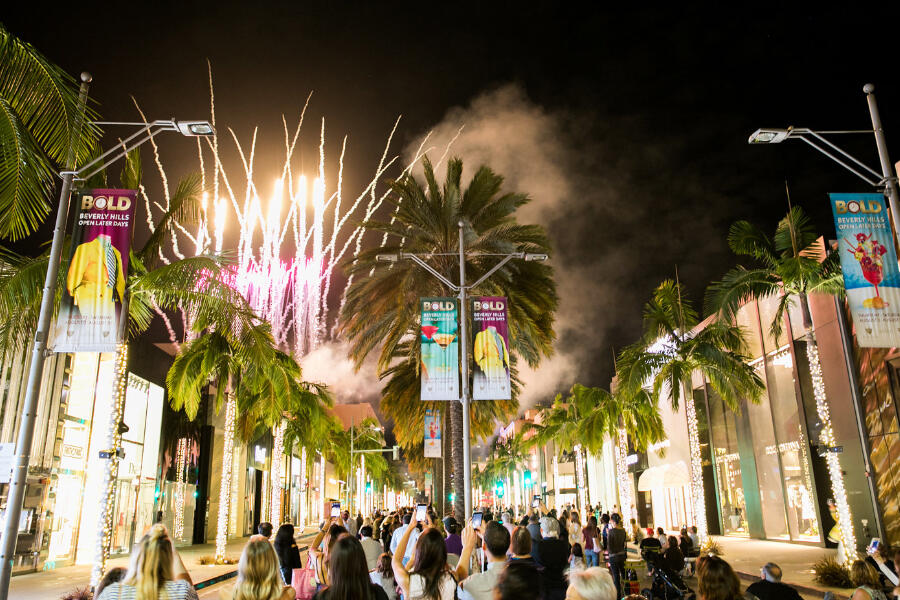 4K] 🎄 Beverly Hills at Night - Rodeo Drive BOLD Holidays