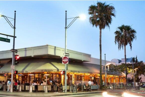 Lunch overlooking Rodeo Drive. #ThisIsTheLife