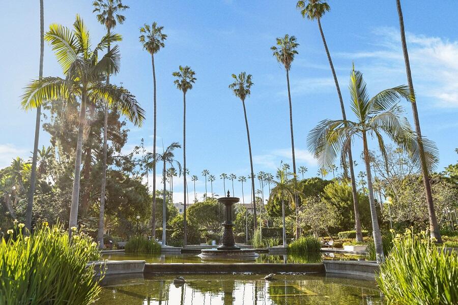 HOW TO HAVE A GREAT DAY IN BEVERLY HILLS - THAT DOESN'T INVOLVE